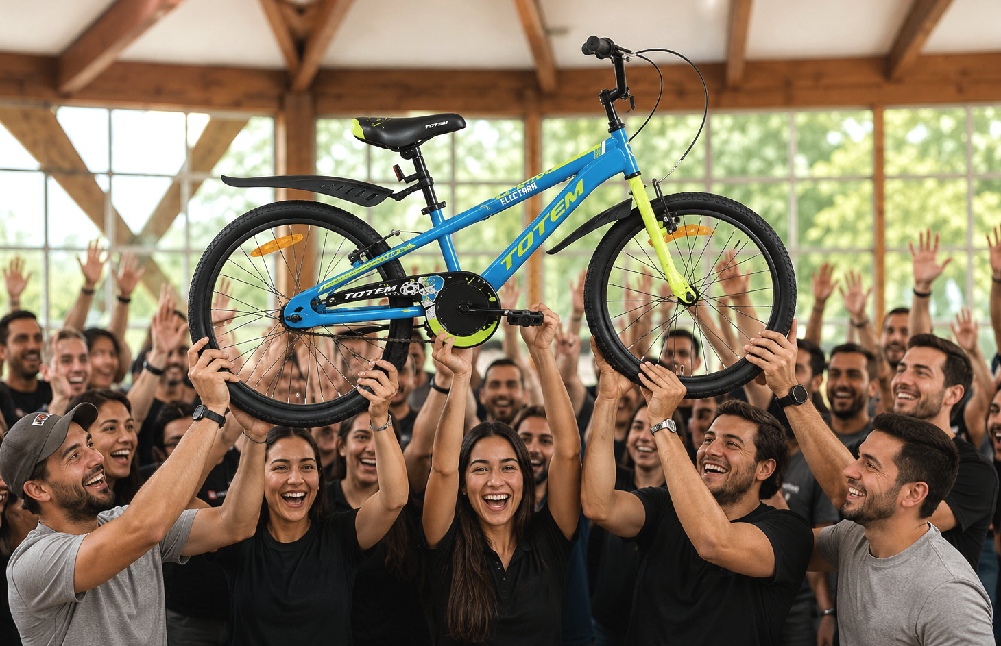 Equipo celebrando con una bicicleta